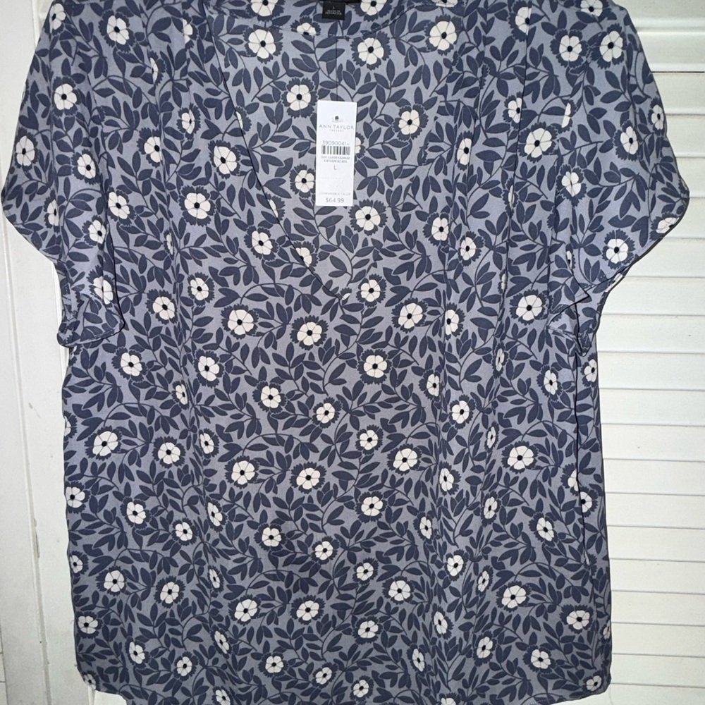 Ann Taylor Floral V-Neck Blouse in Blue & White